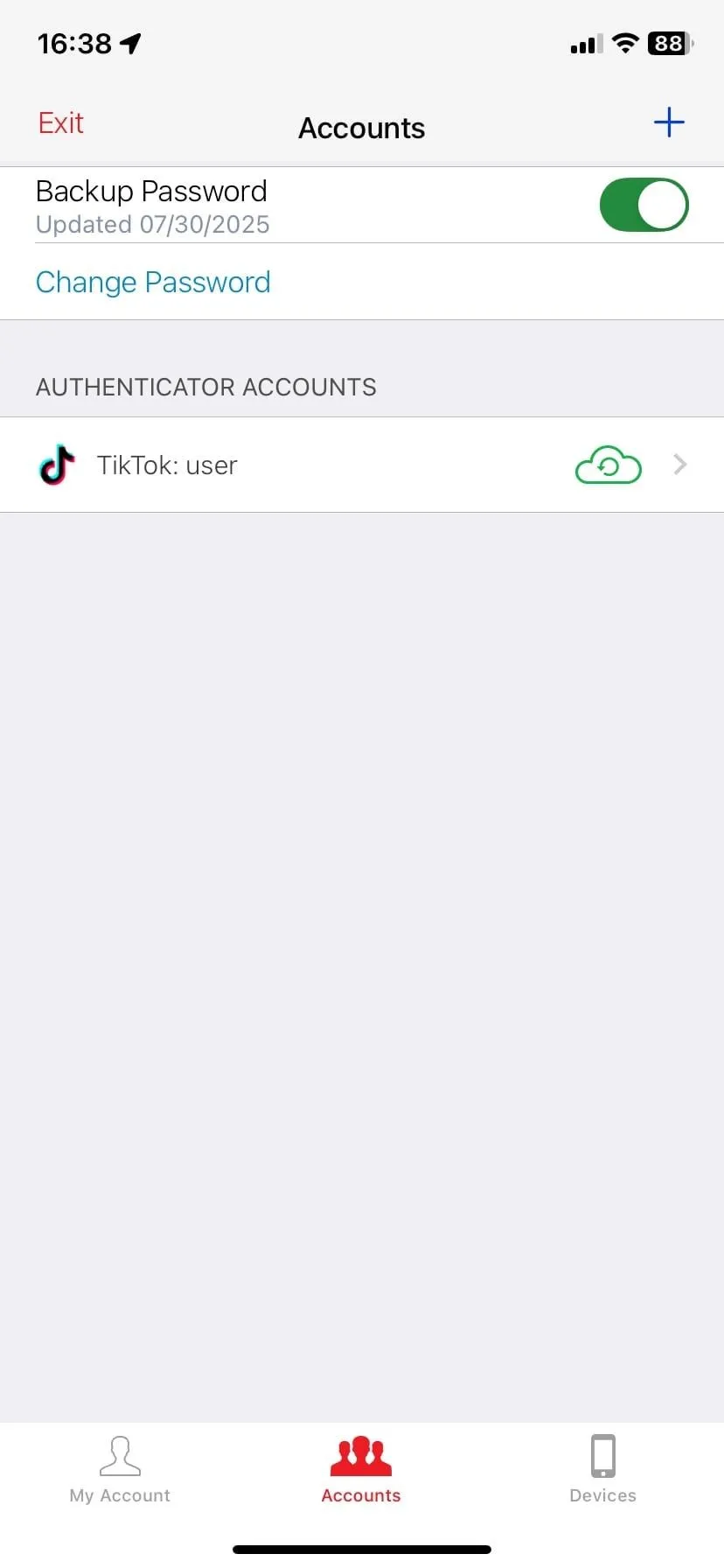 Trang quản lý tài khoản trong Authy, cho phép người dùng xem và truy cập nhanh các mã xác thực 2FA cho từng dịch vụ trên điện thoại iPhone.