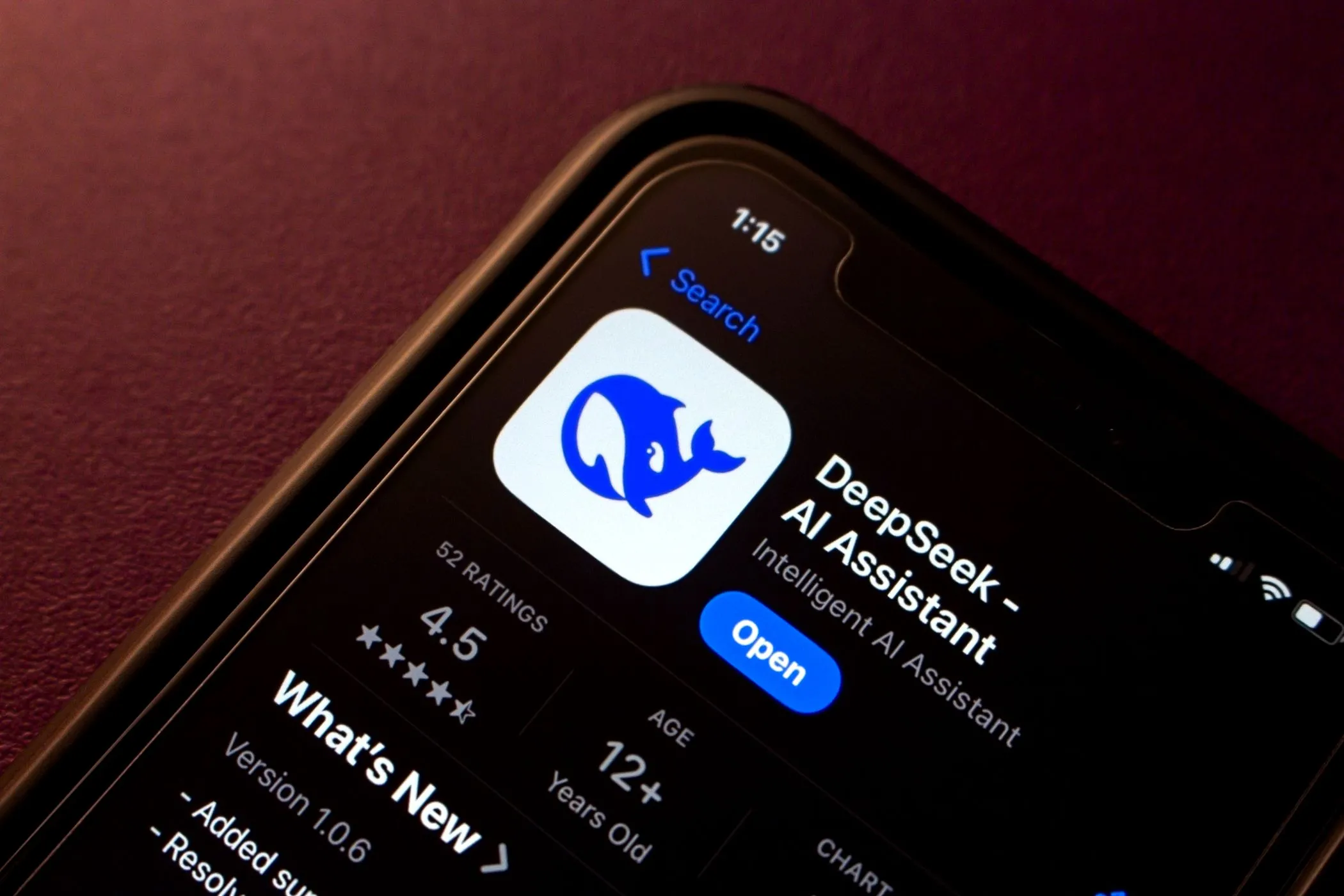 Trang tải ứng dụng Deepseek AI chatbot trên Apple App Store, minh họa việc tải ứng dụng an toàn