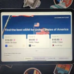 Trang web eSIM hiển thị trên iPad cùng vali du lịch, tượng trưng cho sự tiện lợi của eSIM khi đi lại.