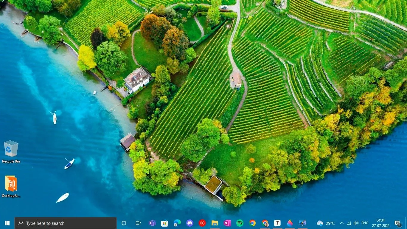 TranslucentTB hiển thị thanh tác vụ trong suốt trên desktop Windows