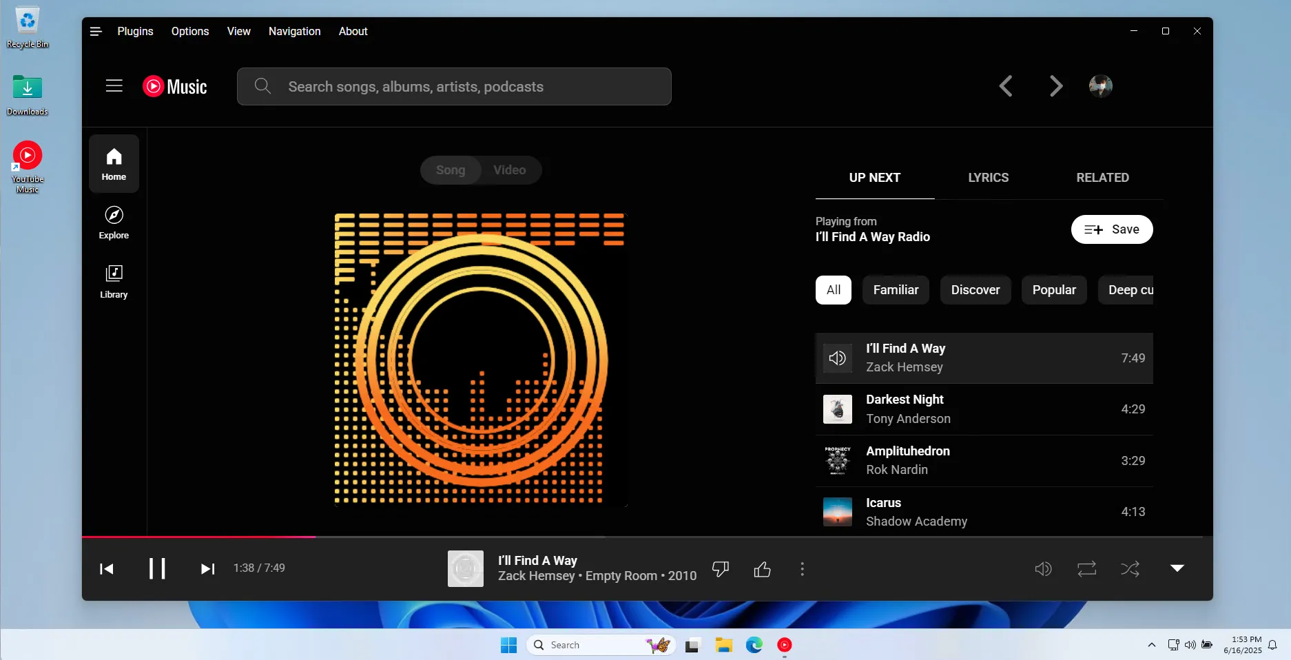 Trình phát nhạc Custom YouTube Music Desktop với hiệu ứng hiển thị âm thanh và tùy chỉnh màu sắc theo album.