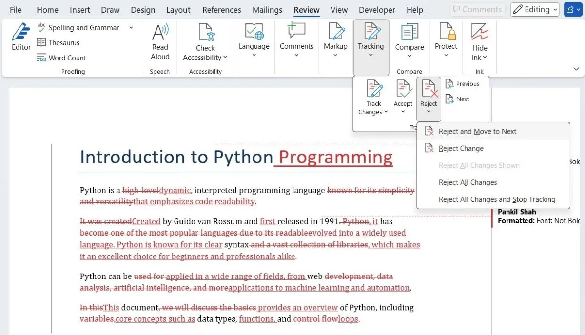 Tùy chọn Chấp nhận (Accept) hoặc Từ chối (Reject) các thay đổi trong tab Tracking của Microsoft Word, cho phép người dùng quản lý và hợp nhất nội dung sau khi so sánh tài liệu.
