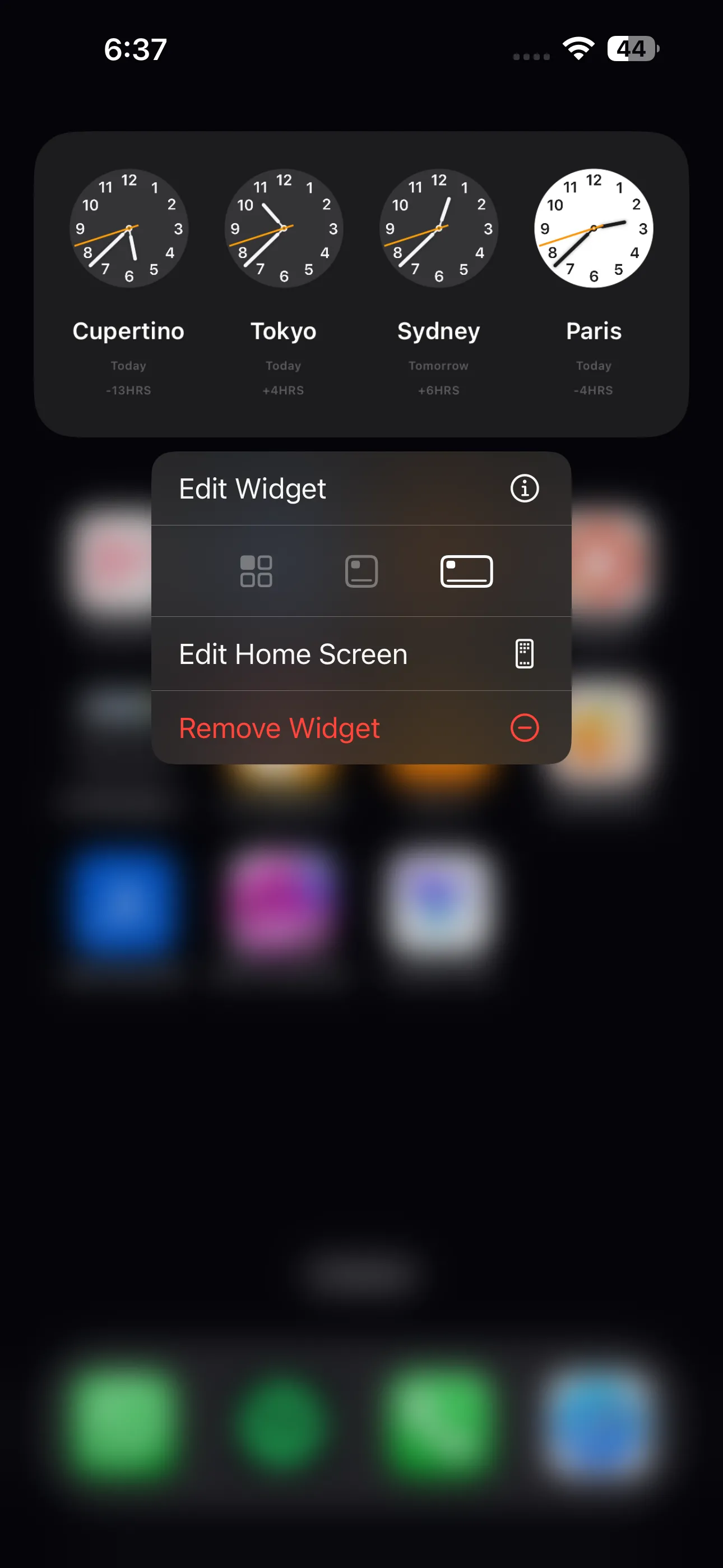 Tùy chọn chỉnh sửa widget Đồng hồ thế giới hình chữ nhật khi nhấn giữ trên iPhone