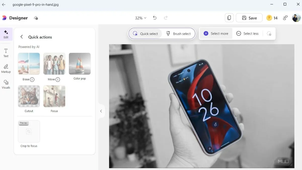Tùy chọn Color pop trong Microsoft Designer giúp làm nổi bật màu sắc chủ thể và chuyển phần còn lại thành đen trắng