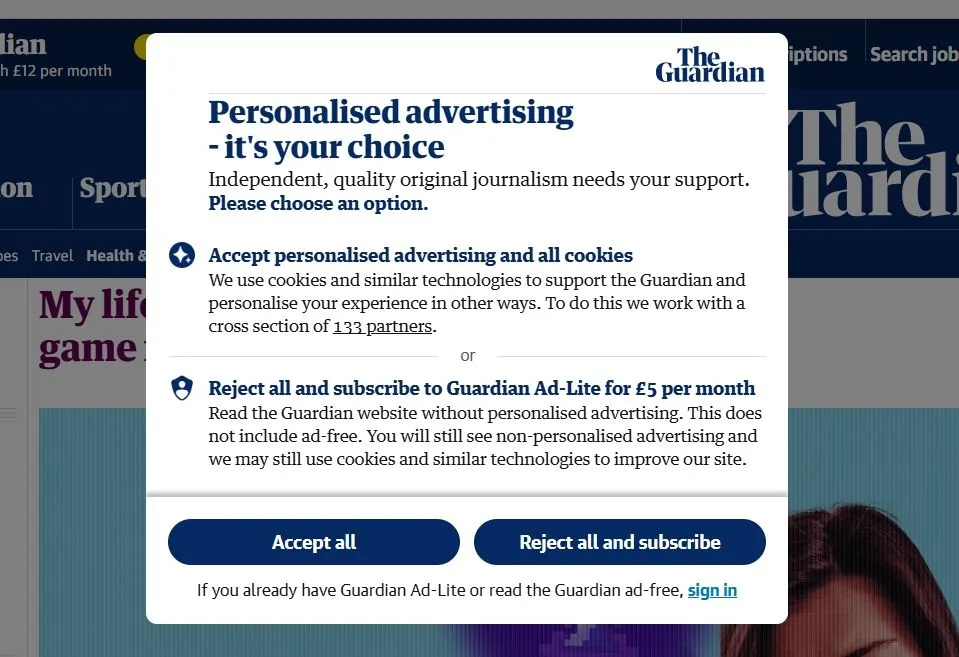 Tùy chọn gói đăng ký Ad-Lite trên website Guardian thể hiện ưu đãi giảm quảng cáo.