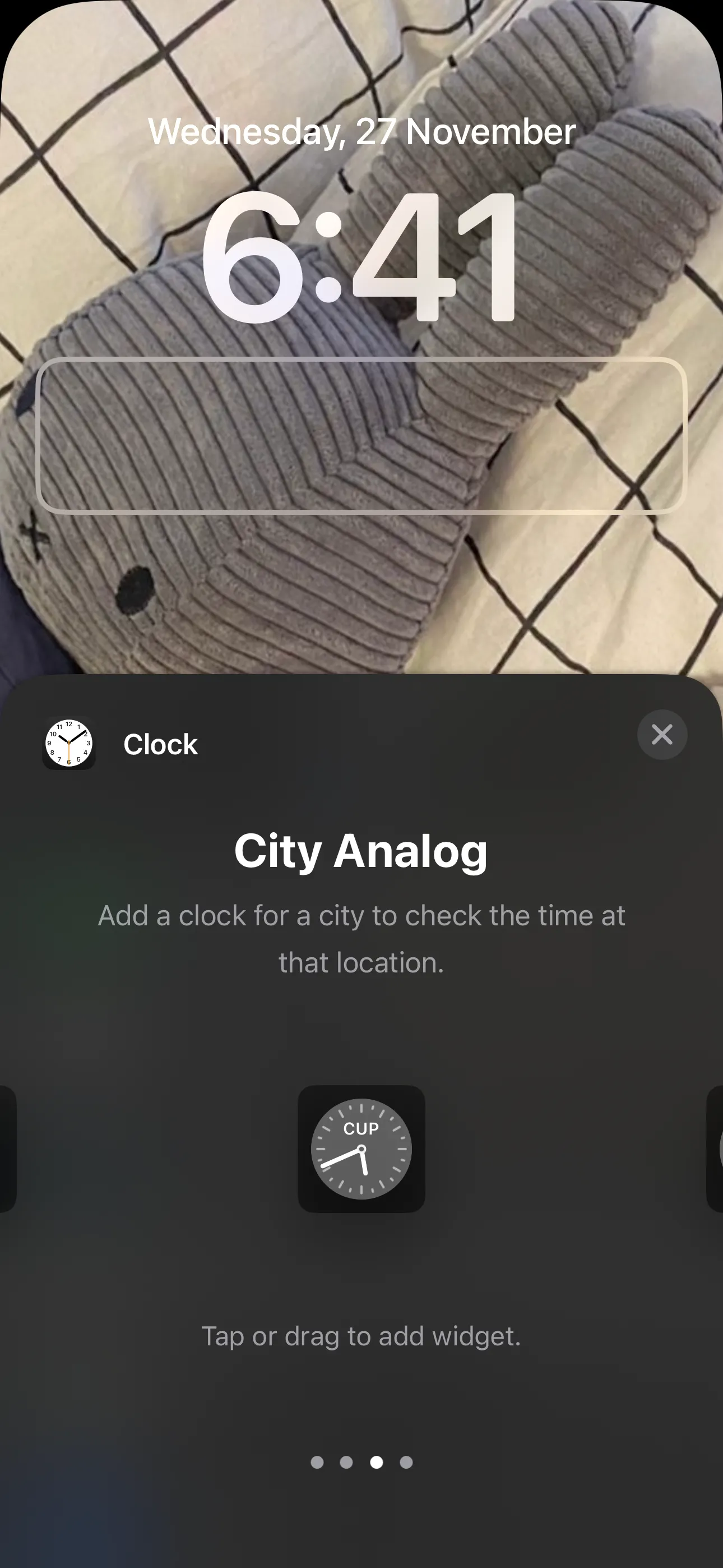 Tùy chọn widget đồng hồ analog cho thành phố trên Màn hình khóa iPhone