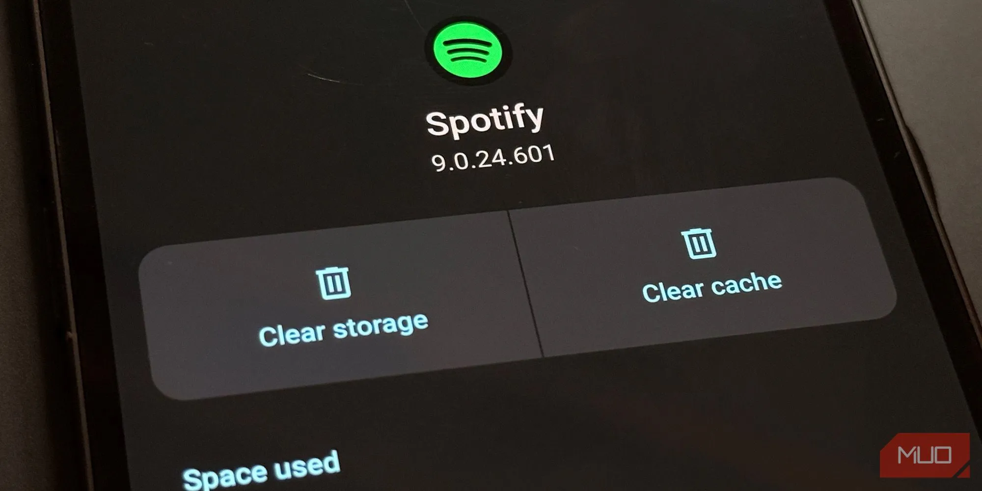 Tùy chọn Xóa bộ nhớ đệm (Clear cache) và Xóa dữ liệu (Clear storage) trên Android 15, cho phép người dùng giải phóng dung lượng