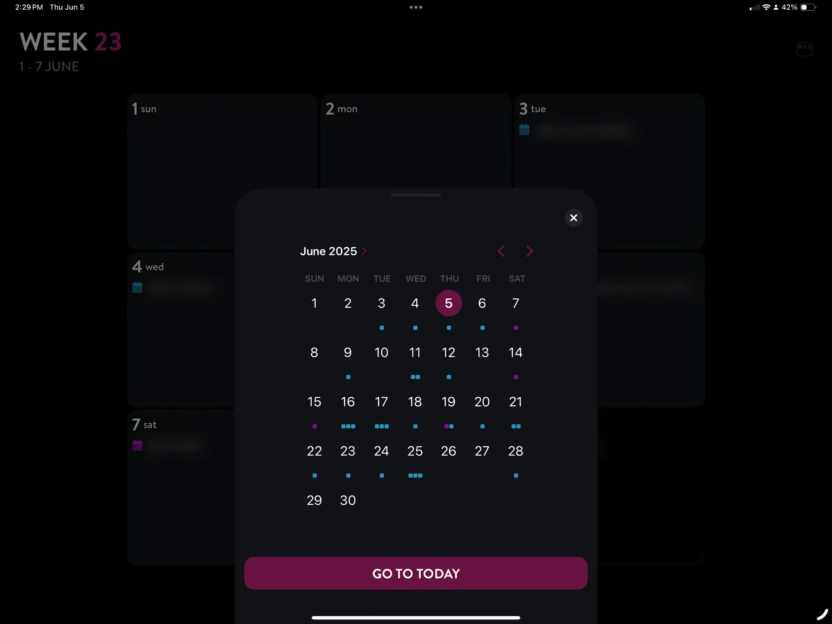 Ứng dụng Moleskine Planner hiển thị lịch trình và các nhiệm vụ được cá nhân hóa trên iPad