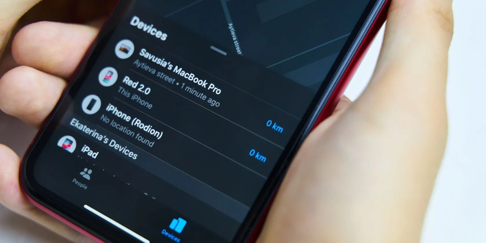 Ứng dụng Tìm (Find My) trên iPhone hiển thị thiết bị ngoại tuyến, liên quan định vị AirTag